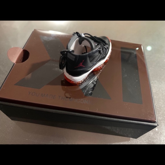 AirPod Case - Picture 8 of 9